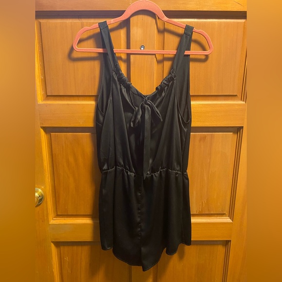 Victoria Secret black satin tie back romper sleepwear size Lg - Picture 2 of 3